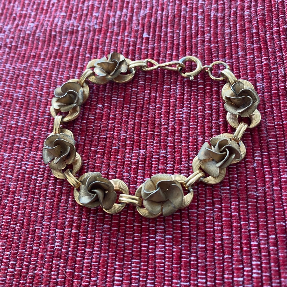 (JE13)Vintage 1970’sElegant Gold Floral Bracelet 7”